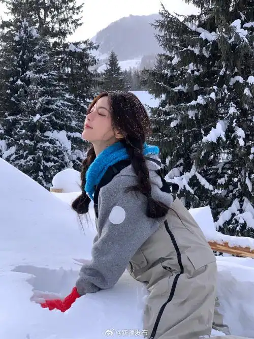 杨超越把拍照模板给大家了,大家怎么拍雪地照不用小