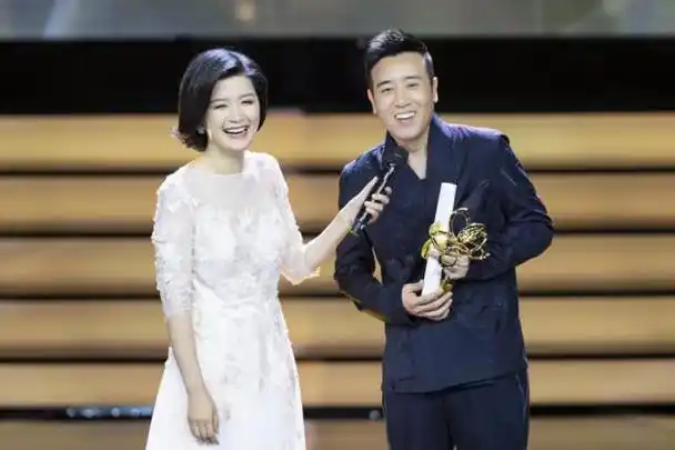 宋林静隐藏得很好,网上几乎没有她的照片,网上那些所谓于和伟与妻子