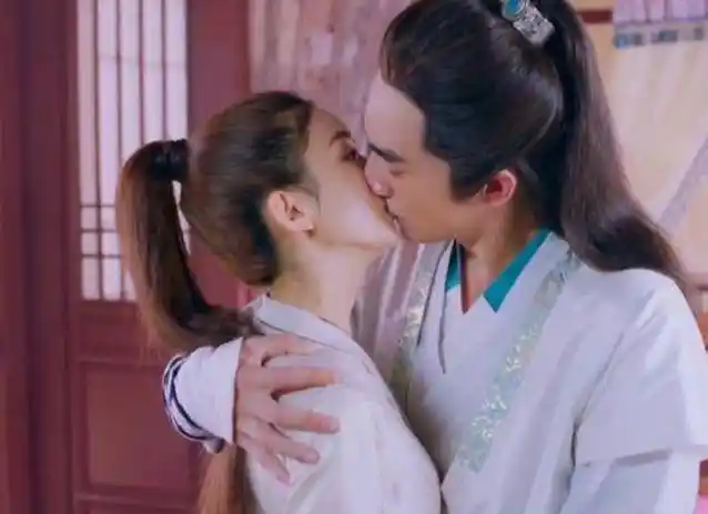 赵丽颖吻遍了娱乐圈男神,却没吻过李易峰!