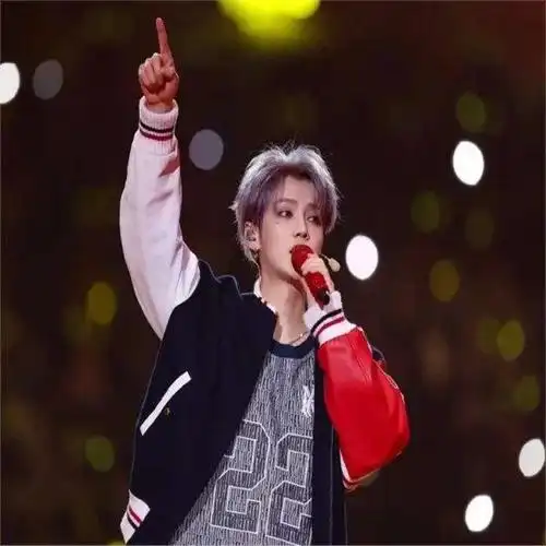 鹿晗,这位曾在韩国掀起风潮的中国男孩,回国后依然在续写着属于他的