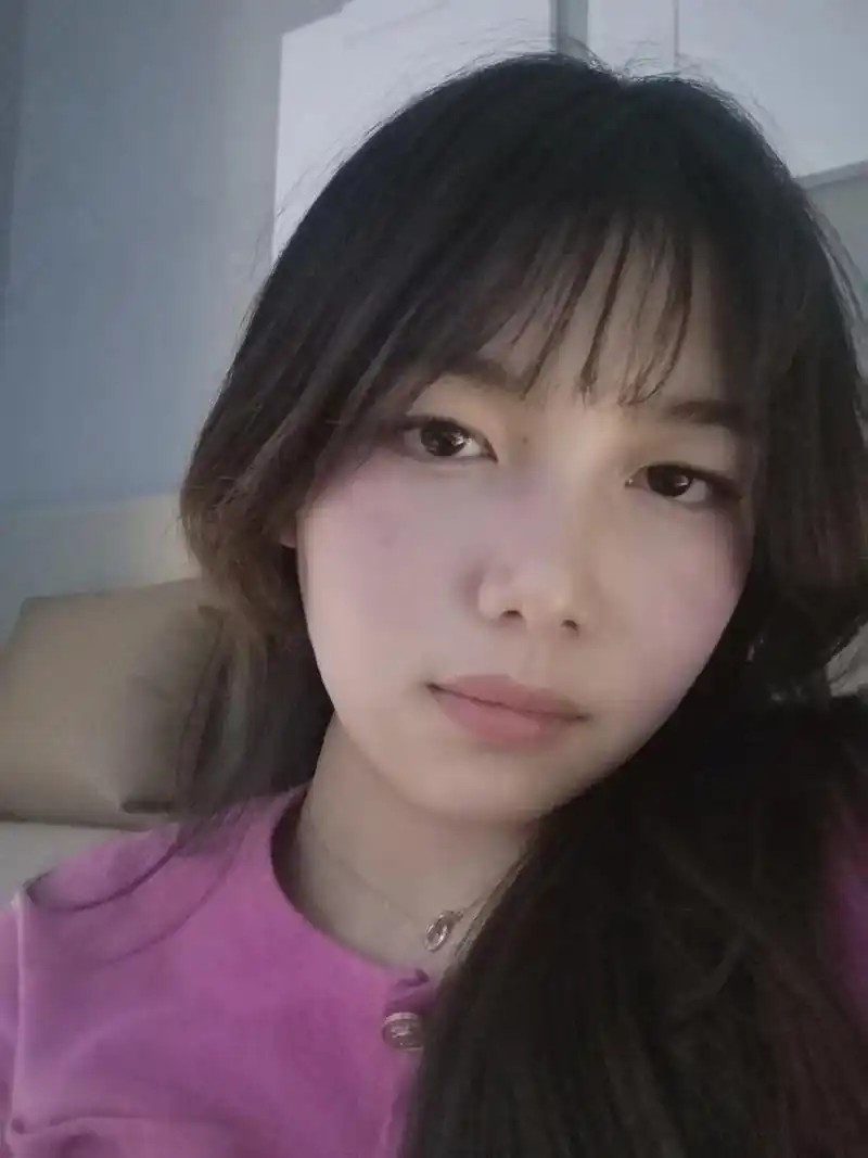 素颜女嘉宾##原相机 #分享照片  - 抖音