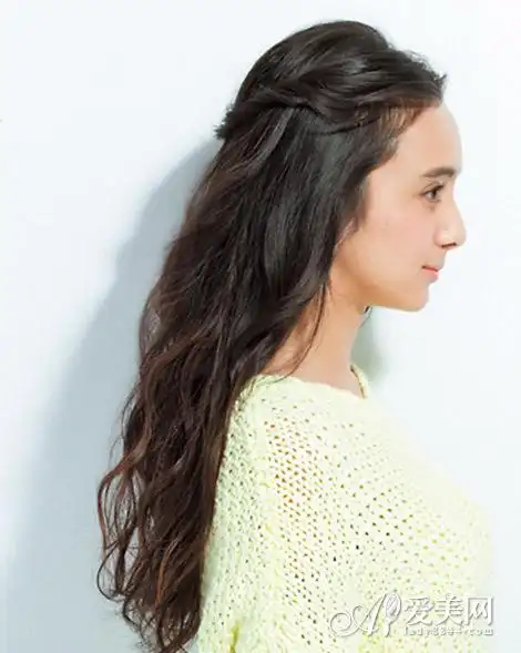 最新卷发发型扎法 灵动浪漫招蜜运
