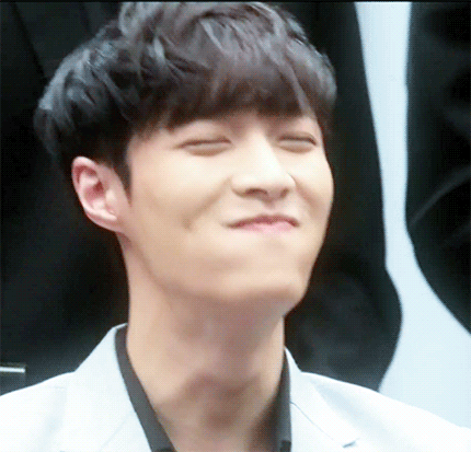 张艺兴gif笑容gif开心gif帅气gif