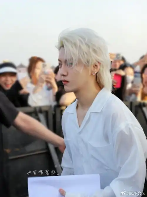 鹿晗白衣银发##鹿晗爱豆感