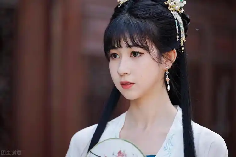 及笄是指多少岁古代女子及笄前的头饰