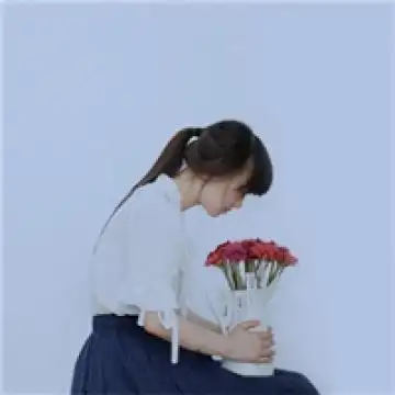 qq头像女生唯美侧面带花最新版 话一旦说多就变得肤浅