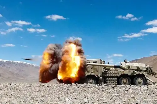 超燃带你近距离感受新型火炮开火瞬间