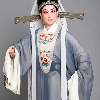 温州市越剧团第二代徐派传人,主要作品有《荆钗记》《蛟龙扇》《河间