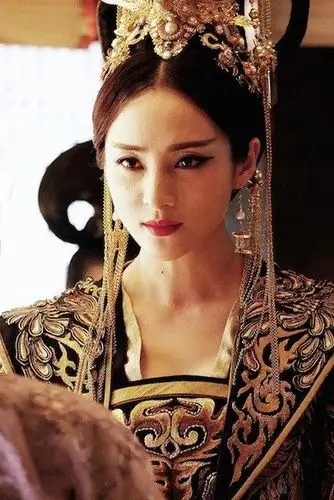 古装剧10个美绝人寰的皇后造型!唐嫣华丽,江疏影优雅,杨幂霸气