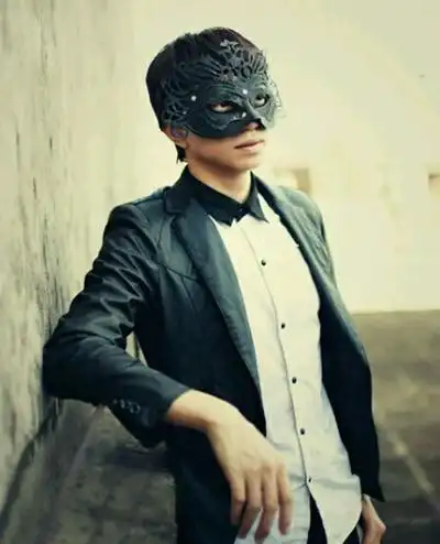 【图】歌曲一亿个伤心蒙面哥深情演绎 讲述撕心裂肺的真实情感