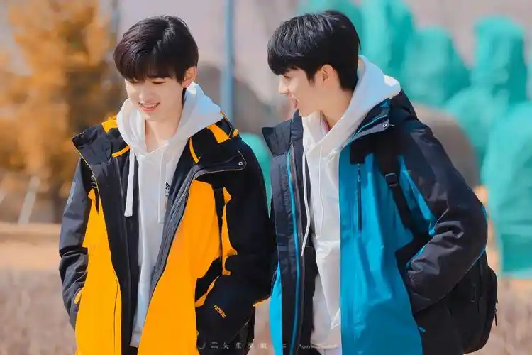 可以share一些刘耀文和宋亚轩氛围感十足的图吗?