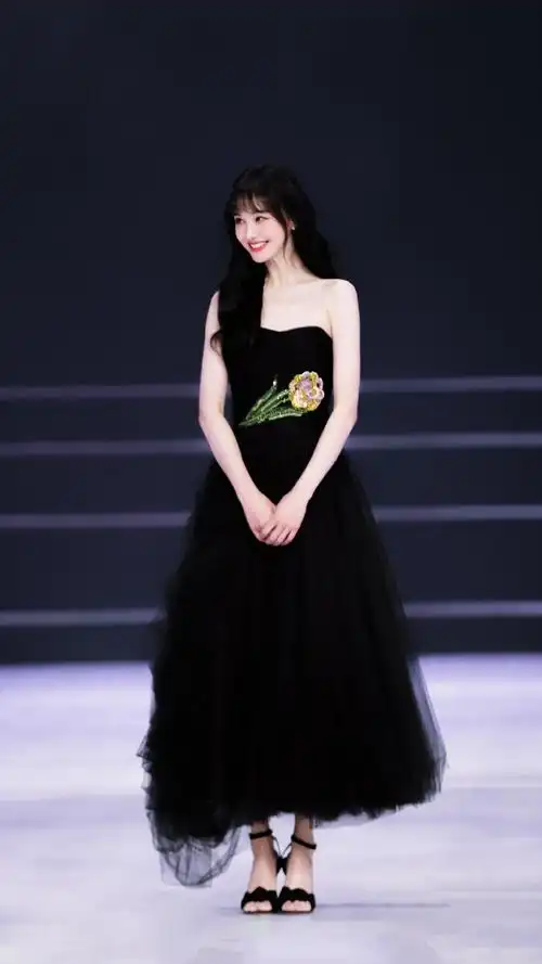 郑爽# 今天的祝福给我的白月光小爽!祝我家小爽出道十六周年快乐