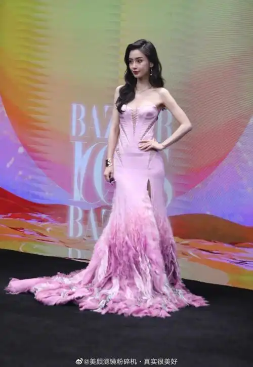 杨颖红毯造型从没失手过 粉色拖地长裙造型曝光