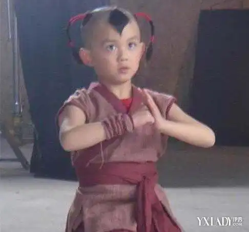 吴磊红孩儿图片天真可爱小童星从小帅到大迷倒众人
