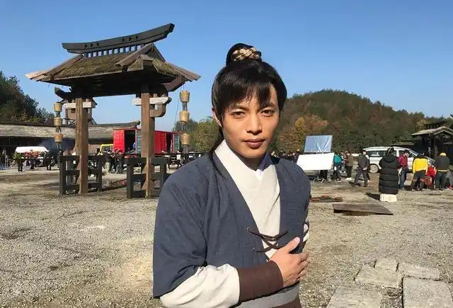 《卧虎悍将》,口碑和分账票房都不算很好,但他动作替身演员的履历却不