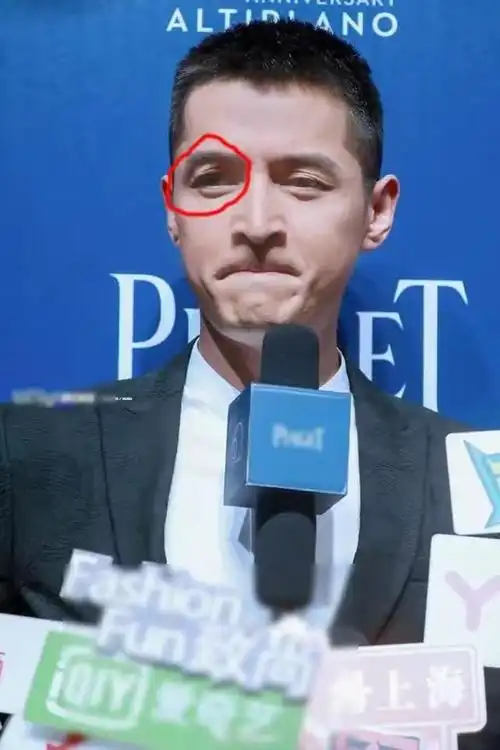 难得是的看到胡歌剪成了寸头,跟以往的形象差别挺大.