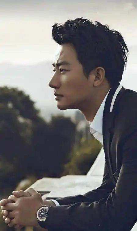 黄轩的完美侧颜,这高鼻梁也是没谁了