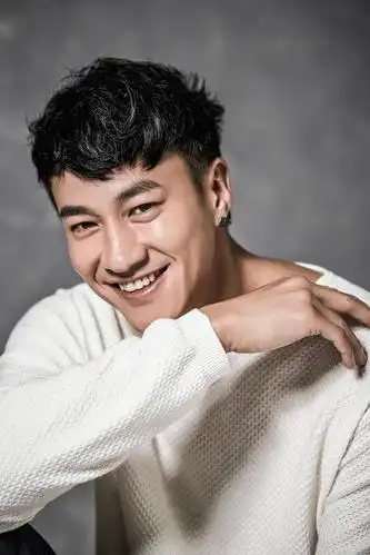 何润东因《那年花开》常登热搜 展整容般演技(图文)