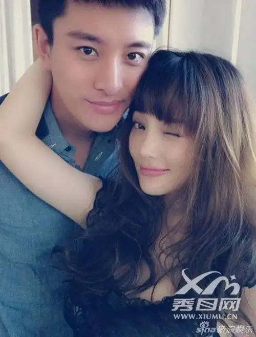 此外,我们再网上找到了大量李小璐和李丹宁的合影,而没找到一张李小璐