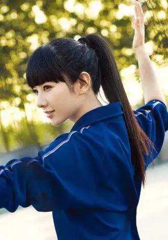 15岁长脸女生各种各样扎发发型 女生时尚扎发发型图片(3)