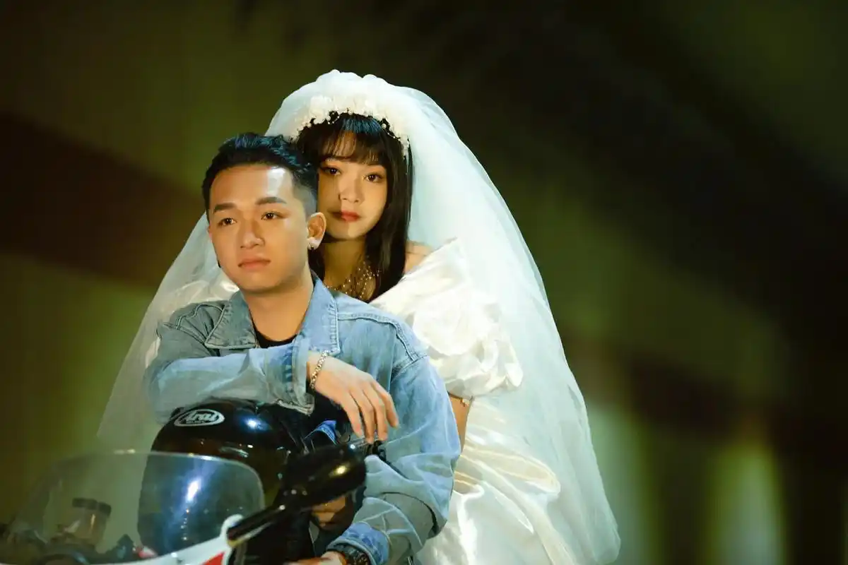 天若有情 #机车情侣 #婚纱照 #二冲摩托车 #三仔 #h - 抖音