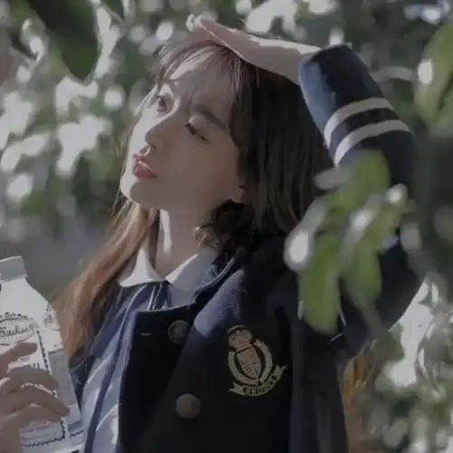 青春校园风清纯女生头像图片