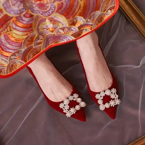 珍珠方扣婚鞋女粗跟舒适不累脚孕妇可穿新娘鞋秀禾敬酒红色高跟鞋