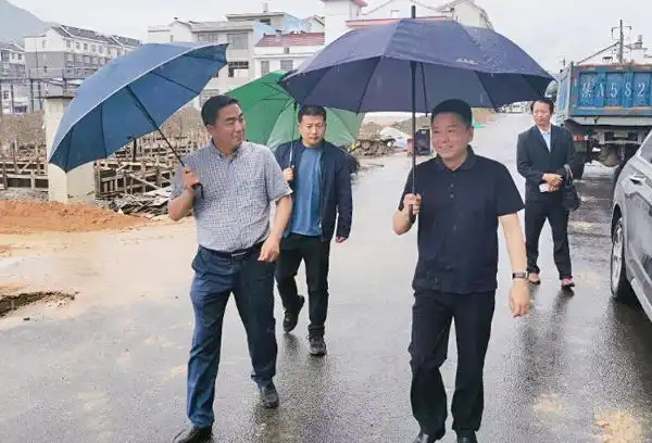 区长区脱贫攻坚领导小组组长曹俊强深入黄官镇督导检查脱贫攻坚工作