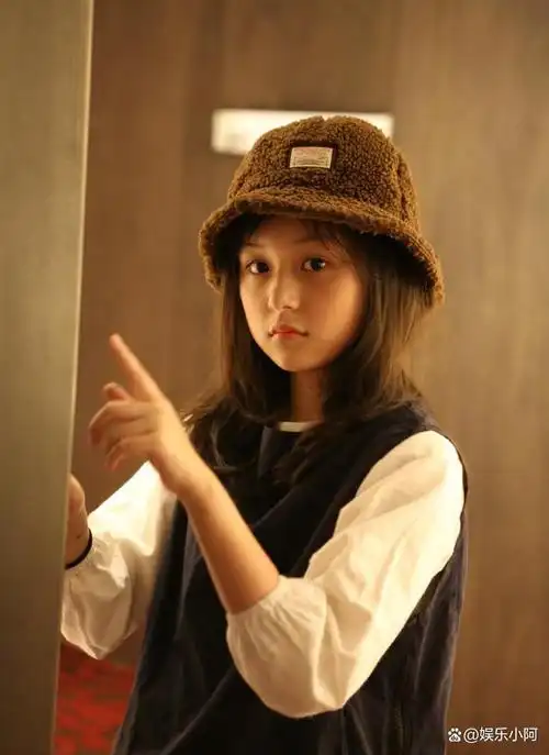 2岁出道年入百万,因相貌甜美被禁止整容的刘楚恬,如今长成啥样