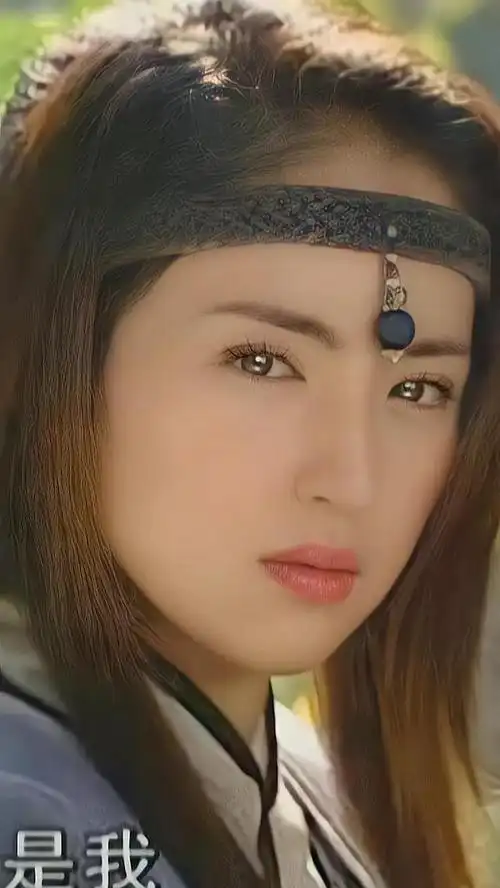 "女神龙"董璇年过40,身材十分丰腴性感,比年轻时更成熟迷人