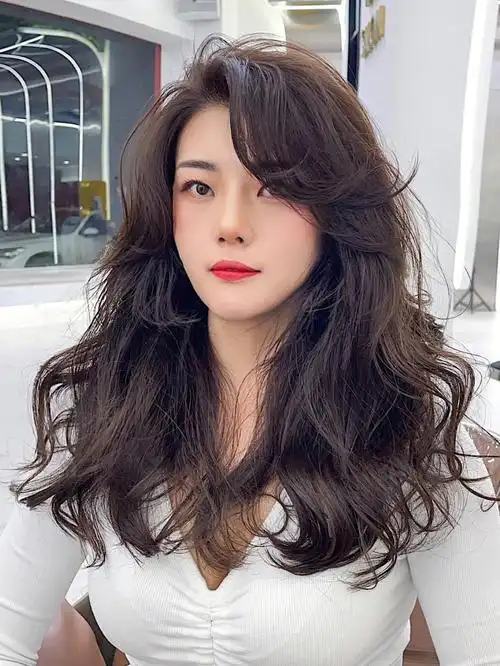 需要打理的一款烫发 减龄时尚浪漫 烫了这款发型颜值气质提升一个高度