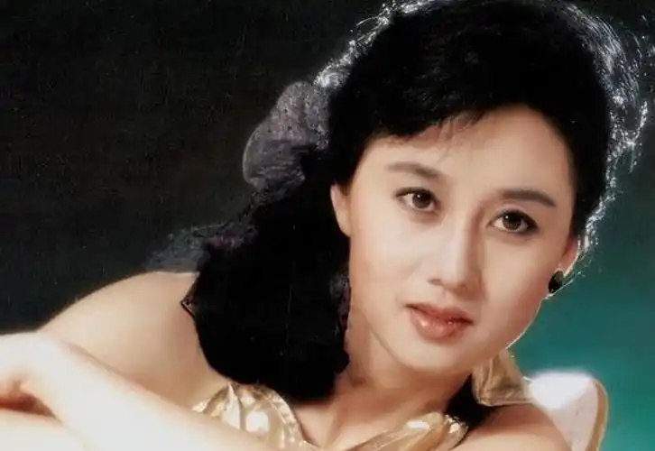 人间尤物利智不顾万般阻挠嫁李连杰现在她怎么样了