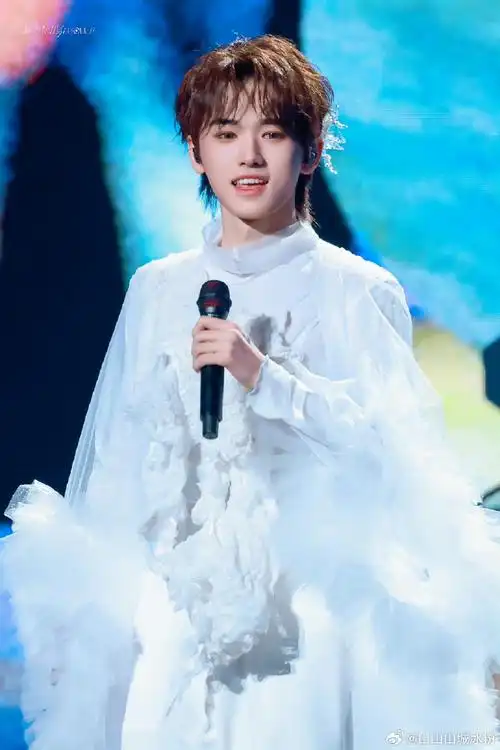 宋亚轩|直拍随机迷倒一位大学生#宋亚轩solo舞台不枉#宋亚轩超话