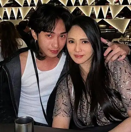 庾澄庆全家参加儿子毕业典礼现任妻子气质出众伊能静未现身