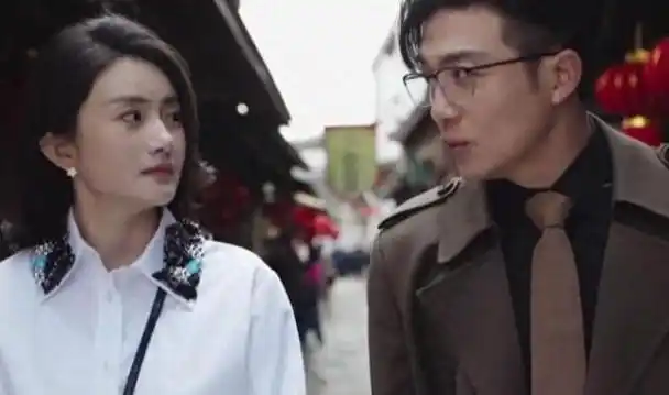 白敬亭,出生于1993年,来自一个普通家庭,他的父亲是一名出租车司机.