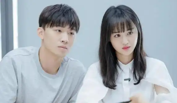 2021年年初,有人爆料了一个惊天秘闻,郑爽和张恒已经结婚又离婚,期间