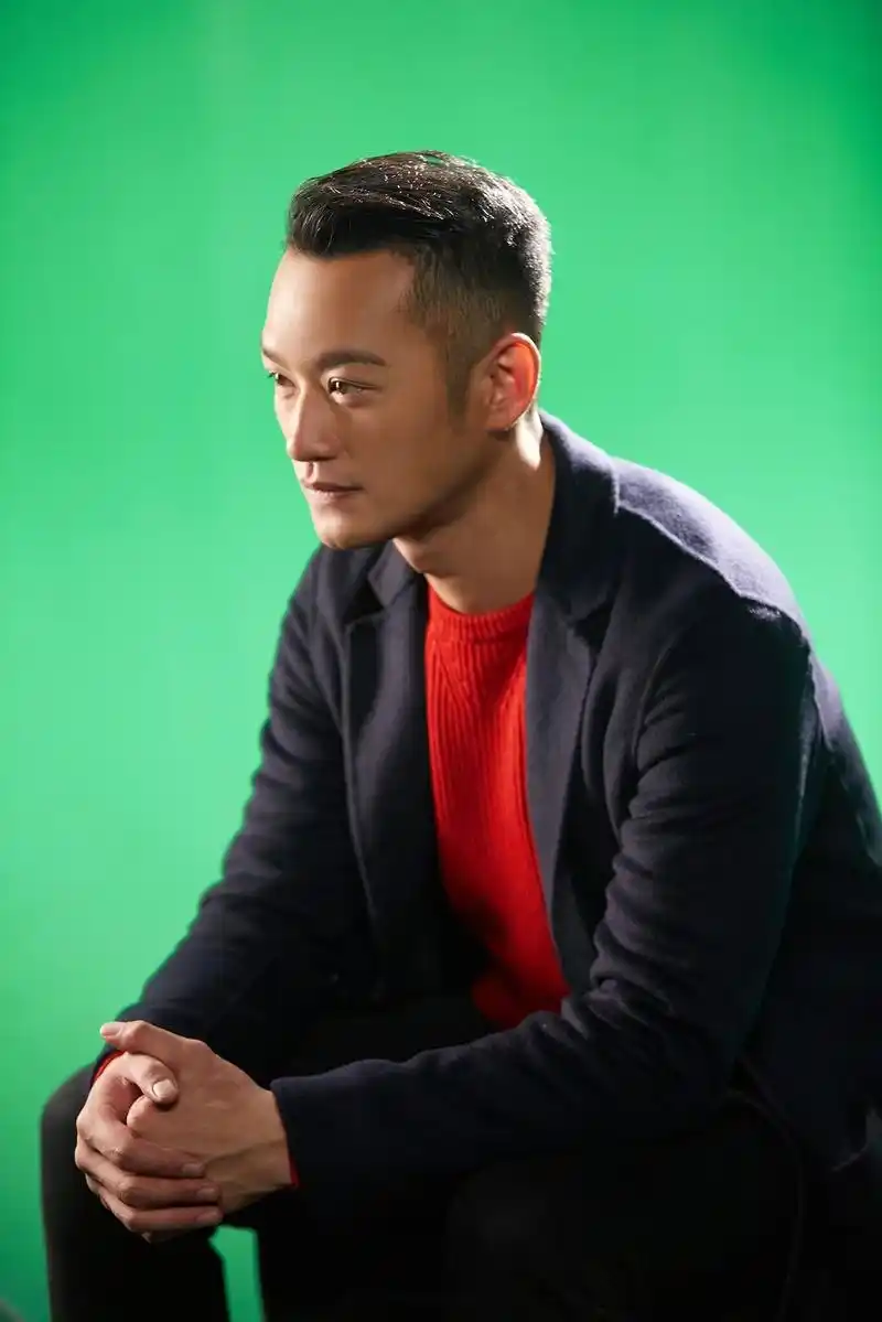 吴浩康用纠结撕喊的唱腔,吐露出"小人物"心声.