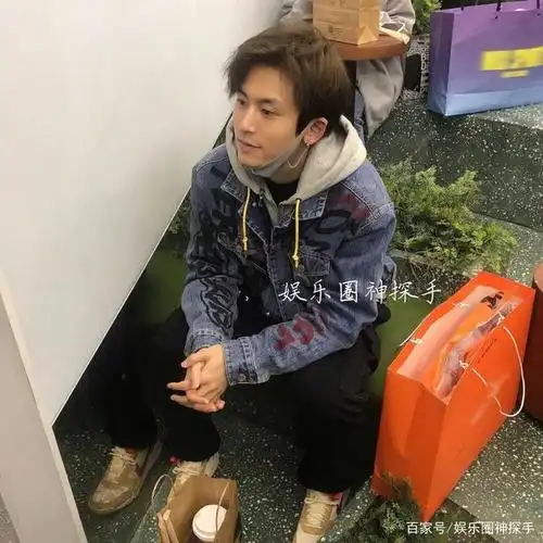 路透镜头下的张哲瀚,暴露了他的真实颜值!