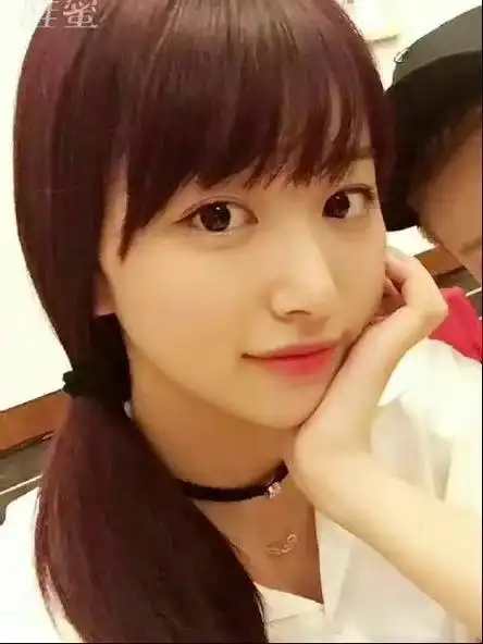 孔雪儿出道前和我住在同一间出租屋孔雪儿十几岁时,从潜江来北京打工