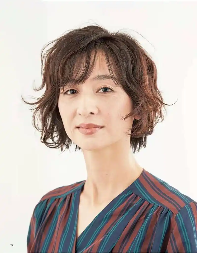 女人上了年纪,少烫"小卷发",今年流行这3种发型,洋气还减龄