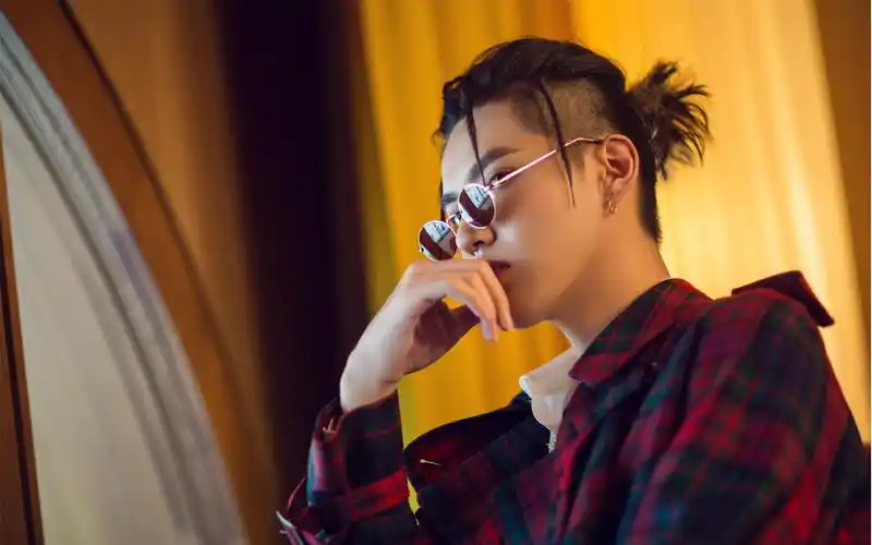 吴亦凡时最新帅气写真高清图片壁纸