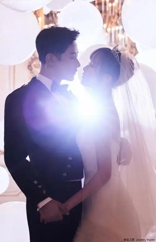 全智贤婚礼皇冠(说不羡慕是假的她们结婚时的冠冕一个比一个好看)