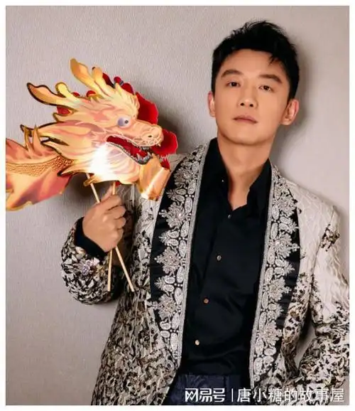 郑恺38岁:为赚奶粉钱,春晚分身乏术,繁忙工作下行程满!