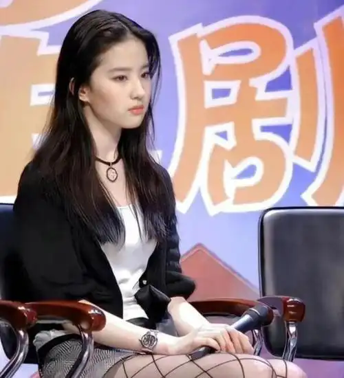 专宠刘亦菲20余年,让杨采钰手握一线资源,陈金飞到底有多豪气?