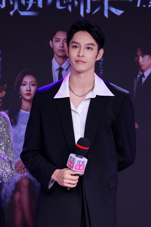 《为你逆光而来》开播,保镖爱上假千金演绎极限拉扯_曹佑宁_余玥_角色