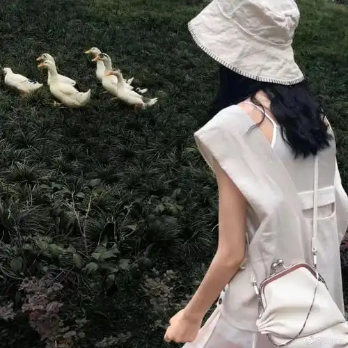 女生头像|ins高级质感 不露脸背影头像 - 知乎