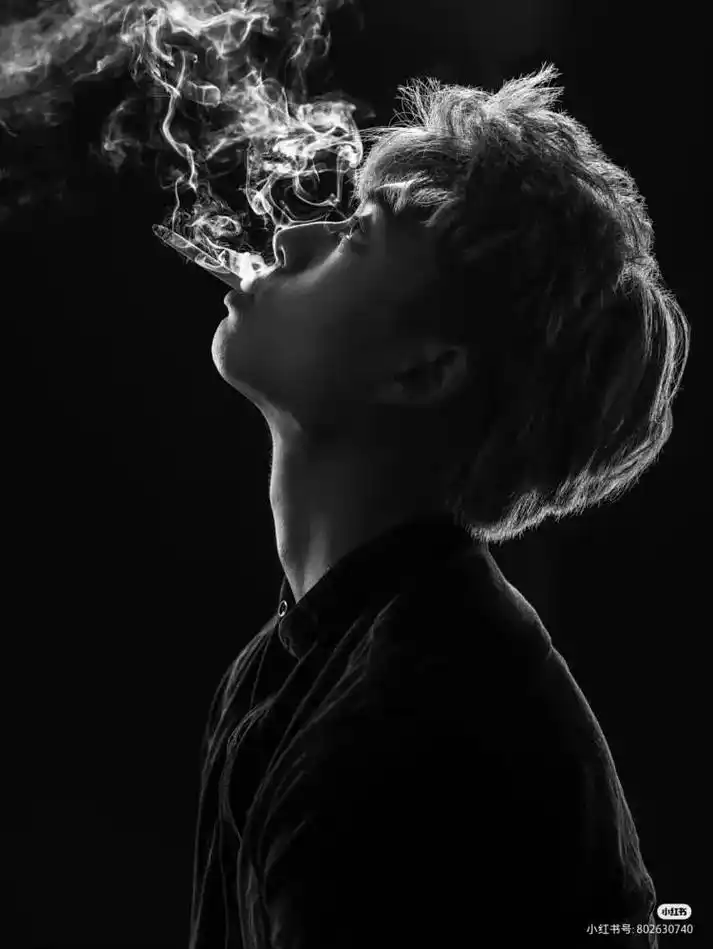 男人吸烟,吸的是寂寞,吸的是孤独,吸的是压力,吸的是烦恼,吸 - 抖音