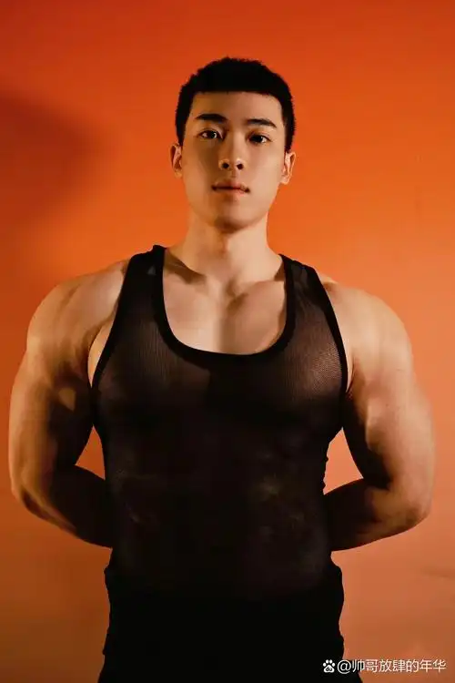 向世界展示我的魅力!#型男帅哥# #帅哥# #肌肉型男