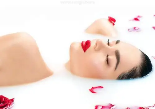 梦见女人光着身子,意味着朋友需要自己的帮助.