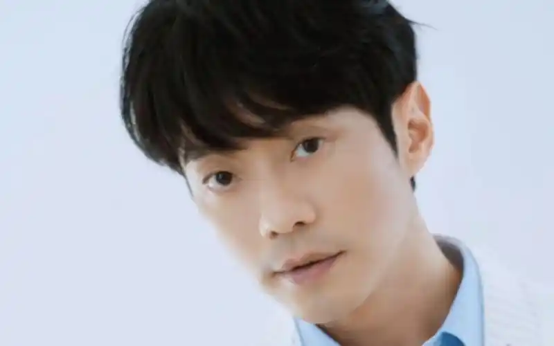 张栋梁杂志-20230909杂志《newromantics新漫潮》 抬手,就能看见那个